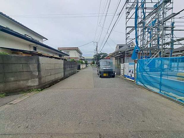 周辺は住宅が建ち並ぶ閑静な住宅街です。 