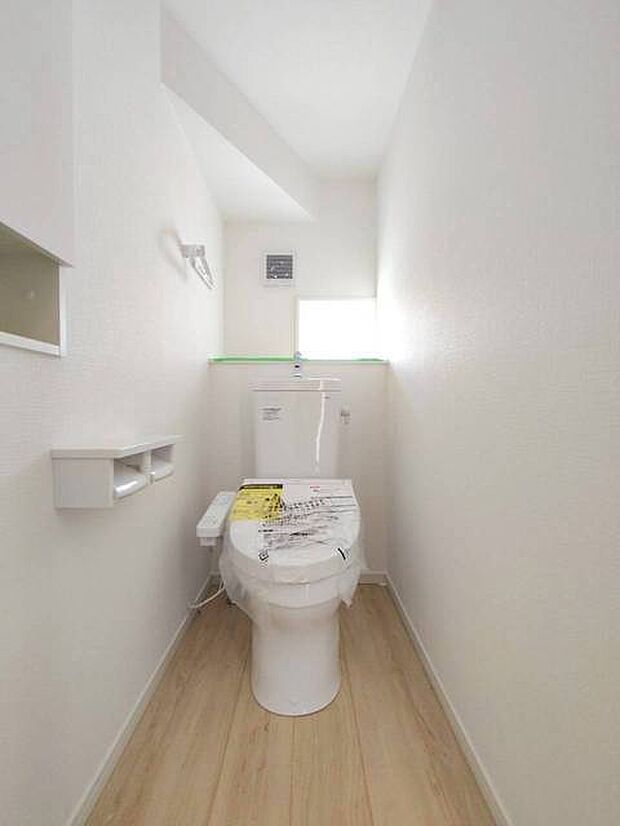 トイレにはウォシュレット機能を標準装備。