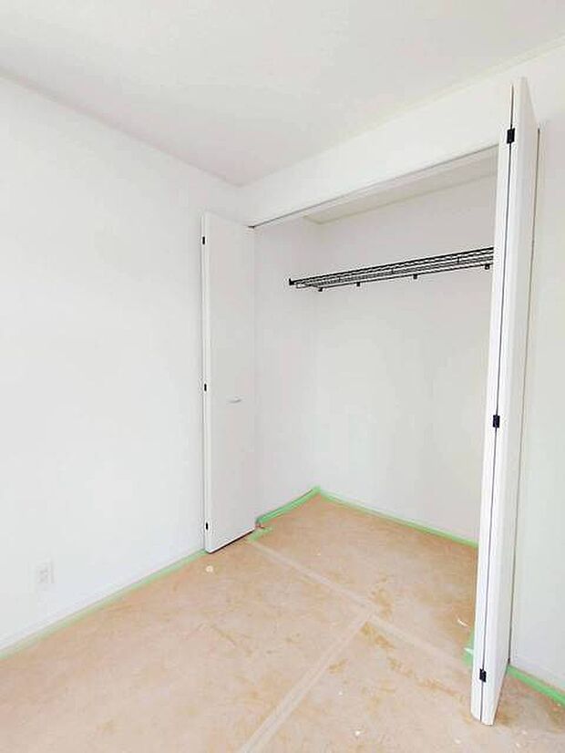 各お部屋に収納が設置されています。