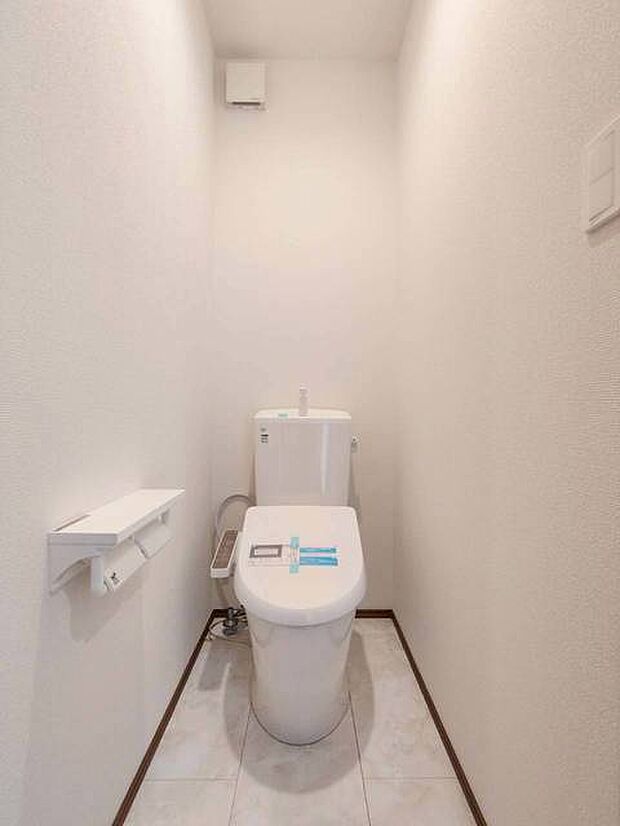 トイレにはウォシュレット機能を標準装備。