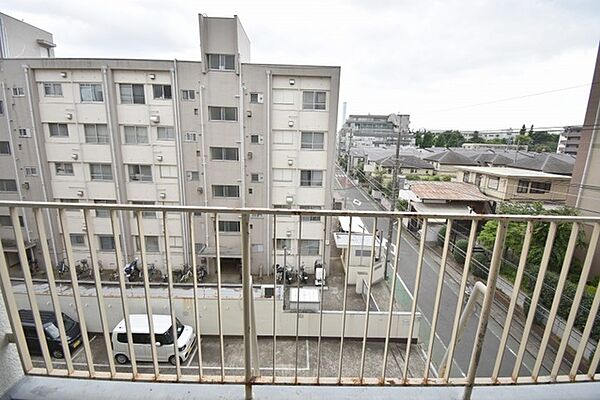 窓からの眺望です。実際に現地で眺望もご確認ください。