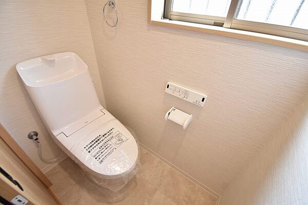 トイレにはウォシュレット機能を標準装備。