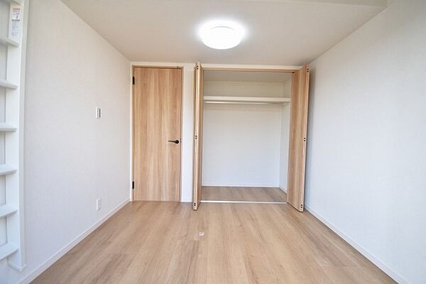 各お部屋に収納が設置されています。
