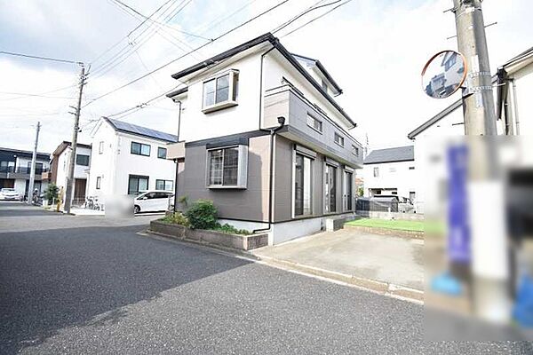 安心して暮らすことのできる住宅街。　住宅地の道路は一般に交通量が少なく車などの騒音が少ないため、住民にとって静かな生活環境が提供されます。