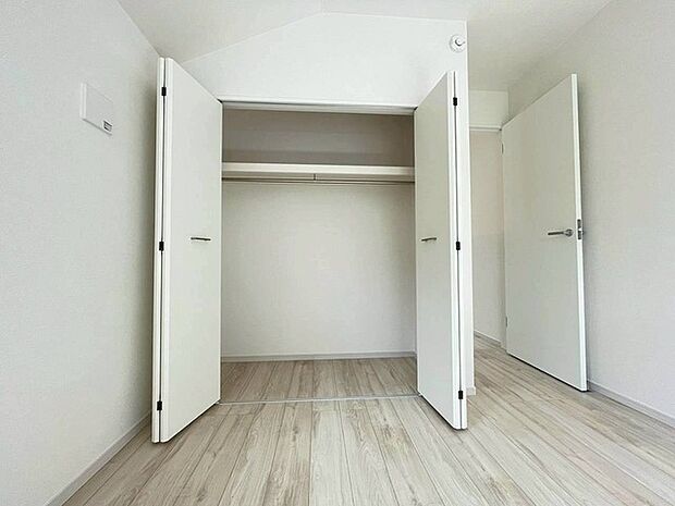 各お部屋に収納が設置されています。 