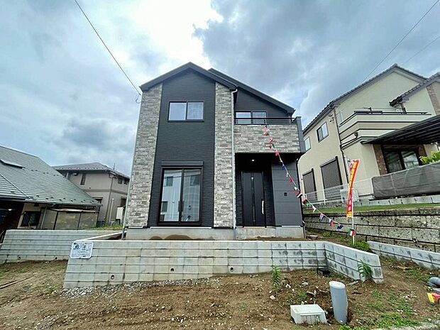 建物が完成しましたので室内のご見学予約スタート。当日のご見学予約も大歓迎です。お気軽にご連絡ください。エステート白馬国分寺店は火曜水曜も営業しております。