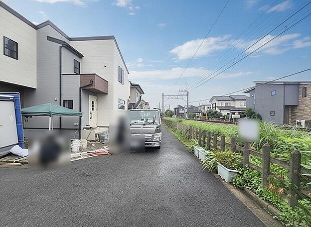 安心して暮らすことのできる住宅街。 住宅地の道路は一般に交通量が少なく車などの騒音が少ないため、住民にとって静かな生活環境が提供されます。