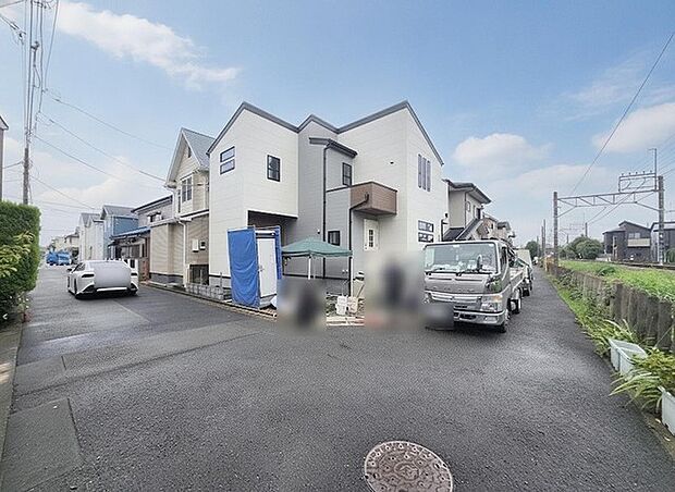 安心して暮らすことのできる住宅街。 住宅地の道路は一般に交通量が少なく車などの騒音が少ないため、住民にとって静かな生活環境が提供されます。