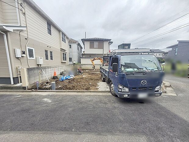 現在建物を建築中です、建築中の物件については現地確認の他、同施工会社の完成施工例のご案内、担当者のプレゼンテーションにてご検討ください。適切なご検討の方法をご説明させて頂きます。