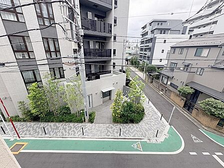 落ち着いた雰囲気の整然とした街区。