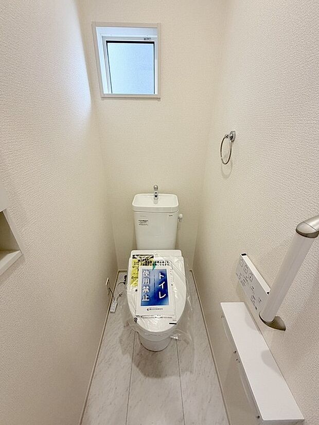 トイレにはウォシュレット機能を標準装備。