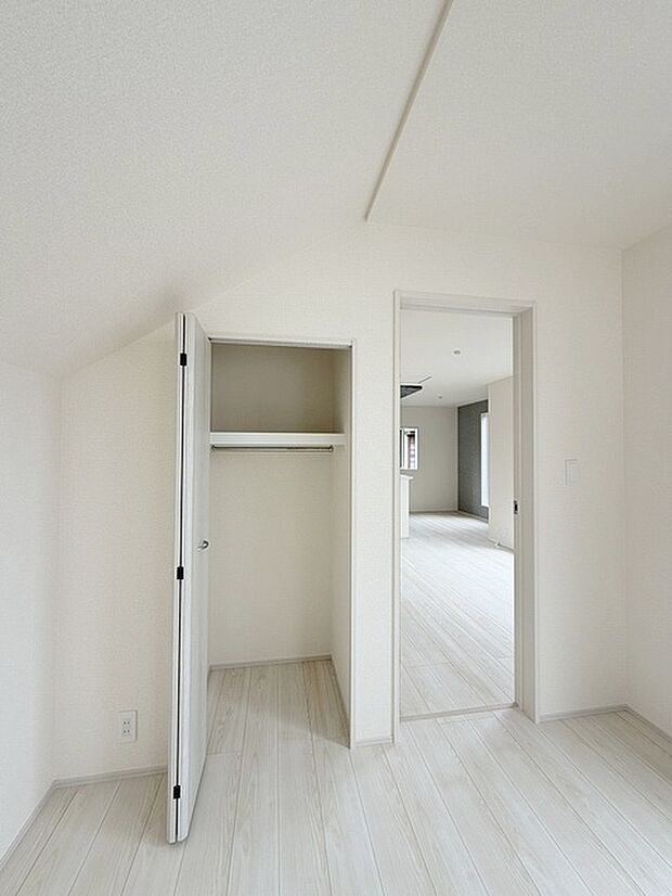 各お部屋に収納が設置されています。