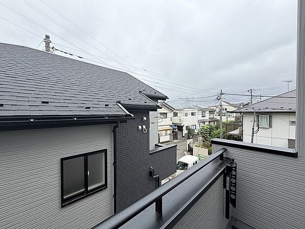 窓からの眺望です。実際に現地で眺望もご確認ください。