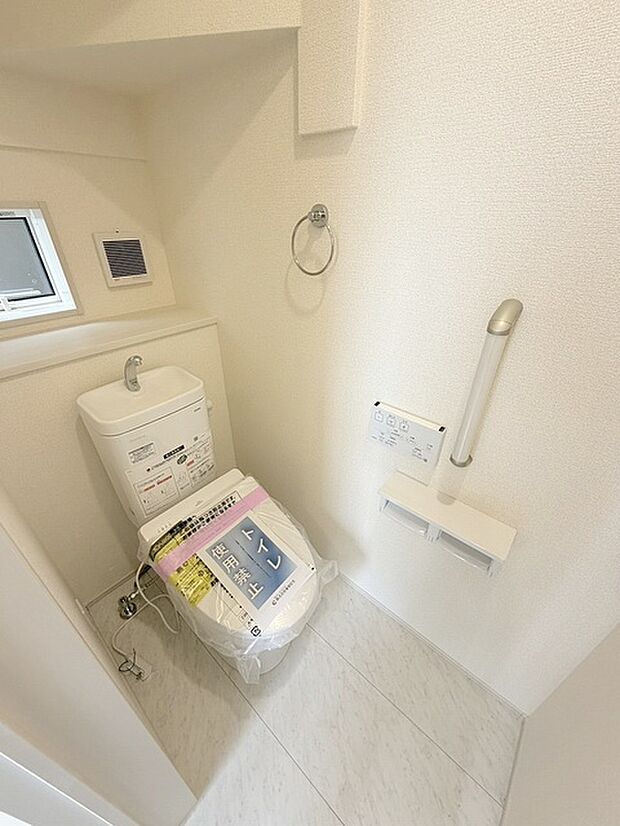 トイレにはウォシュレット機能を標準装備。