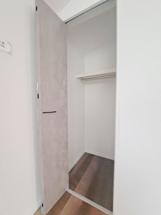 各お部屋に収納が設置されています。