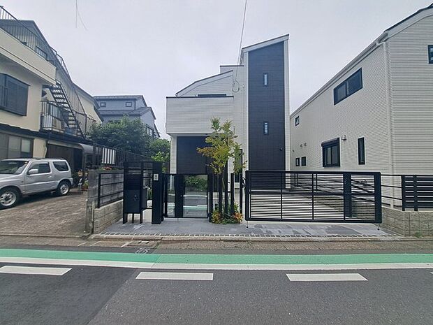 完成済の住戸で実際の住み心地が体感できます。お仕事帰りの平日でも土日祝日でも、ご希望のご内覧日時を担当者へお気軽にご相談ください。 