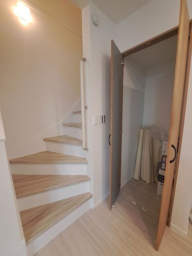 各お部屋に収納が設置されています。