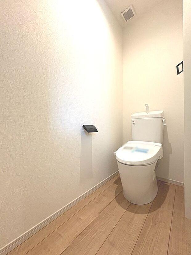 トイレにはウォシュレット機能を標準装備。