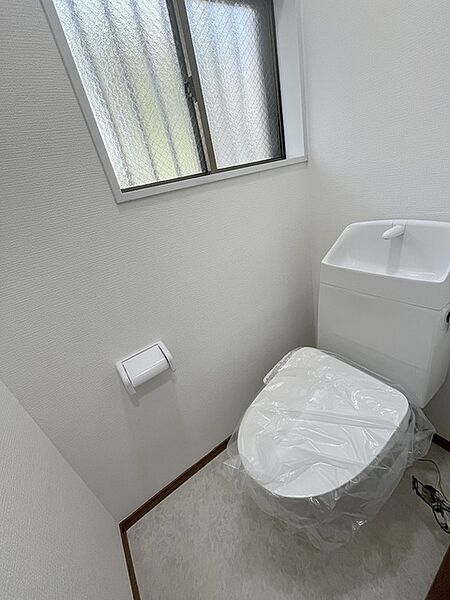 トイレにはウォシュレット機能を標準装備。