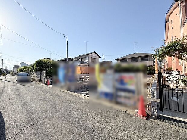 安心して暮らすことのできる住宅街。 住宅地の道路は一般に交通量が少なく車などの騒音が少ないため、住民にとって静かな生活環境が提供されます。