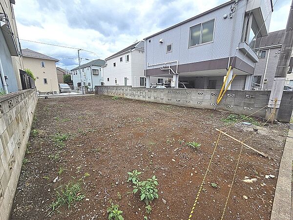 建築条件なしの敷地。弊社グループ「白馬建設」にて建物プランをご提案できます。実際の陽当たりやサイズ感を現地でお確かめください。
