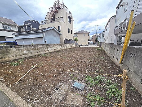 土地物件にはご確認頂くポイントがたくさんございます、土地だけのご見学の際もご遠慮せず、ぜひお気軽に担当スタッフにお申しつけくださいませ。
