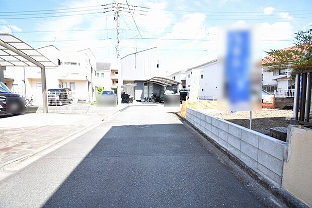 周辺は住宅が建ち並ぶ閑静な住宅街です。