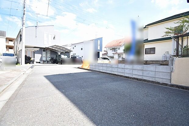 安心して暮らすことのできる住宅街。 住宅地の道路は一般に交通量が少なく車などの騒音が少ないため、住民にとって静かな生活環境が提供されます。