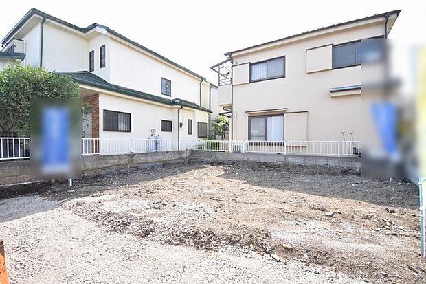 現地ご見学の際、スタッフが様々なご質問に対応いたします、周辺環境、前面道路、建築可能な建物について、ぜひご相談ください。