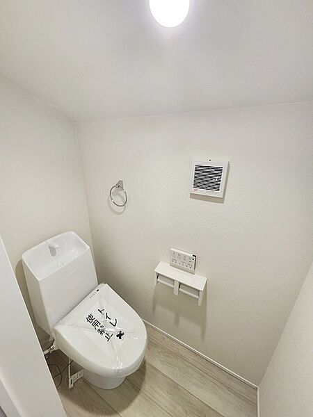 トイレにはウォシュレット機能を標準装備。