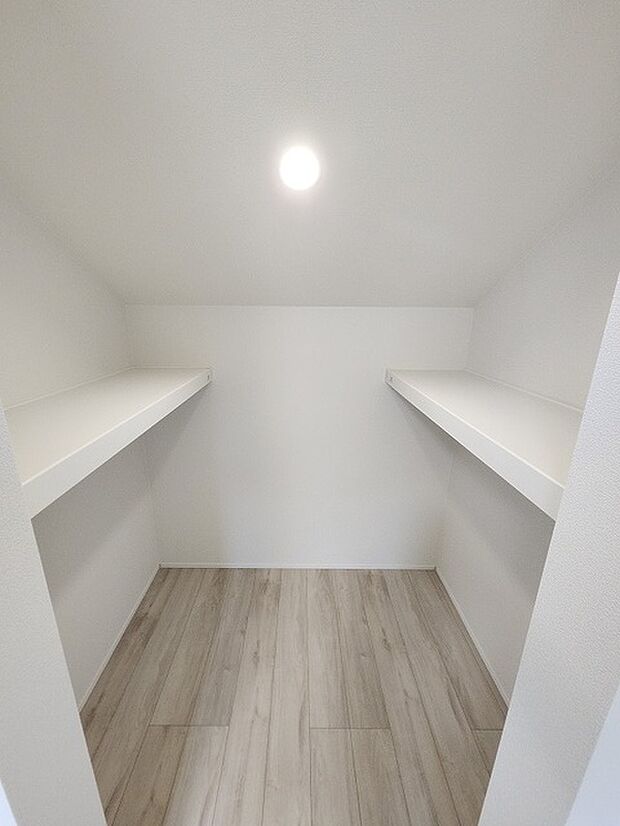 各お部屋に収納が設置されています。 