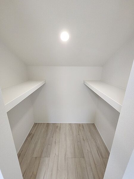 各お部屋に収納が設置されています。