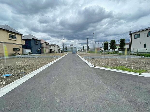 安心して暮らすことのできる住宅街。 住宅地の道路は一般に交通量が少なく車などの騒音が少ないため、住民にとって静かな生活環境が提供されます。