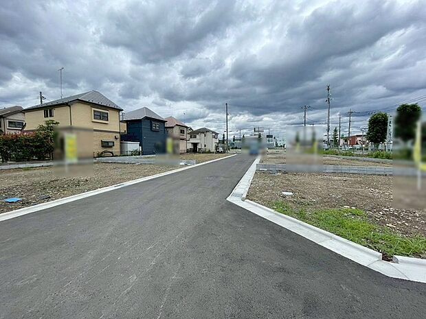 安心して暮らすことのできる住宅街。 住宅地の道路は一般に交通量が少なく車などの騒音が少ないため、住民にとって静かな生活環境が提供されます。