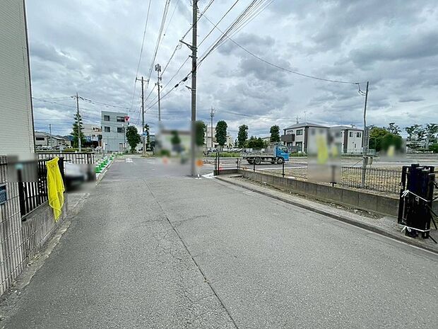安心して暮らすことのできる住宅街。　住宅地の道路は一般に交通量が少なく車などの騒音が少ないため、住民にとって静かな生活環境が提供されます。 