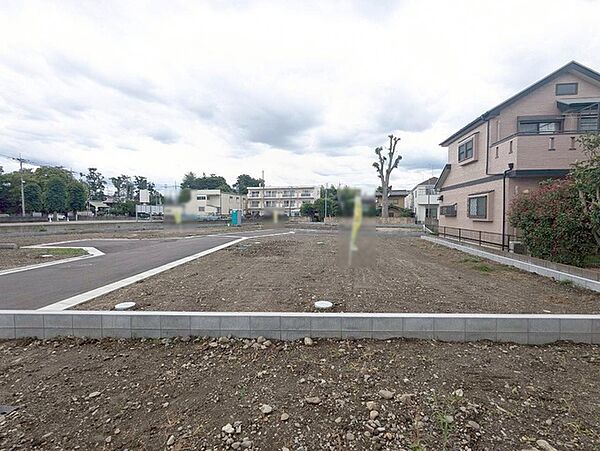 現地ご見学の際、スタッフが様々なご質問に対応いたします、周辺環境、前面道路、建築可能な建物について、ぜひご相談ください。