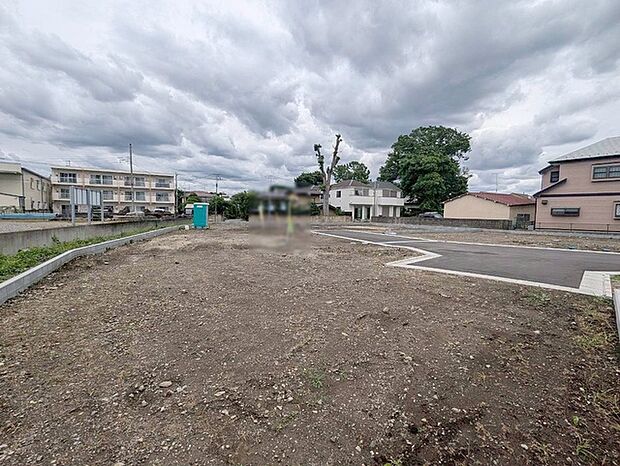 現地ご見学の際、スタッフが様々なご質問に対応いたします、周辺環境、前面道路、建築可能な建物について、ぜひご相談ください。 