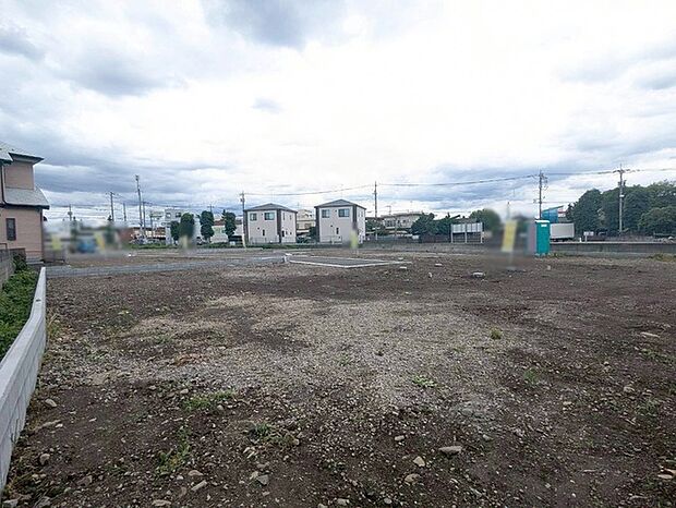 土地物件にはご確認頂くポイントがたくさんございます、土地だけのご見学の際もご遠慮せず、ぜひお気軽に担当スタッフにお申しつけくださいませ。