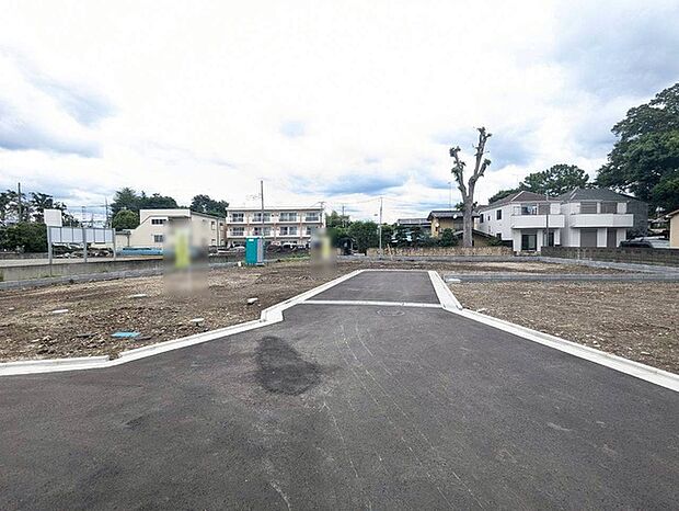 安心して暮らすことのできる住宅街。 住宅地の道路は一般に交通量が少なく車などの騒音が少ないため、住民にとって静かな生活環境が提供されます。