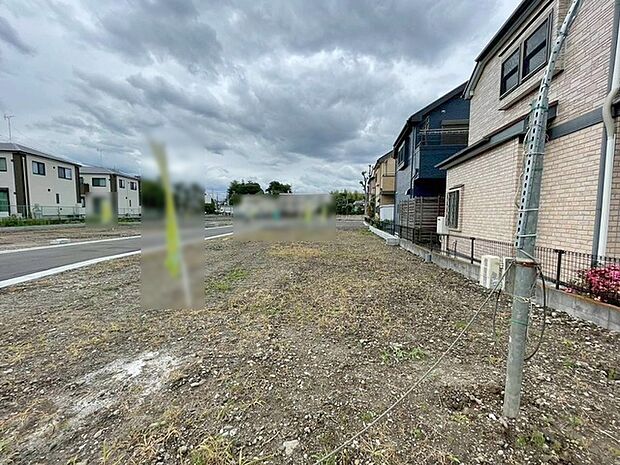 土地物件にはご確認頂くポイントがたくさんございます、土地だけのご見学の際もご遠慮せず、ぜひお気軽に担当スタッフにお申しつけくださいませ。