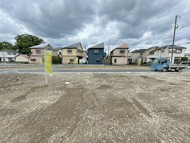 現地ご見学の際、スタッフが様々なご質問に対応いたします、周辺環境、前面道路、建築可能な建物について、ぜひご相談ください。