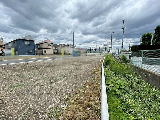 土地物件にはご確認頂くポイントがたくさんございます、土地だけのご見学の際もご遠慮せず、ぜひお気軽に担当スタッフにお申しつけくださいませ。