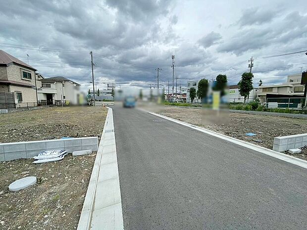 安心して暮らすことのできる住宅街。 住宅地の道路は一般に交通量が少なく車などの騒音が少ないため、住民にとって静かな生活環境が提供されます。