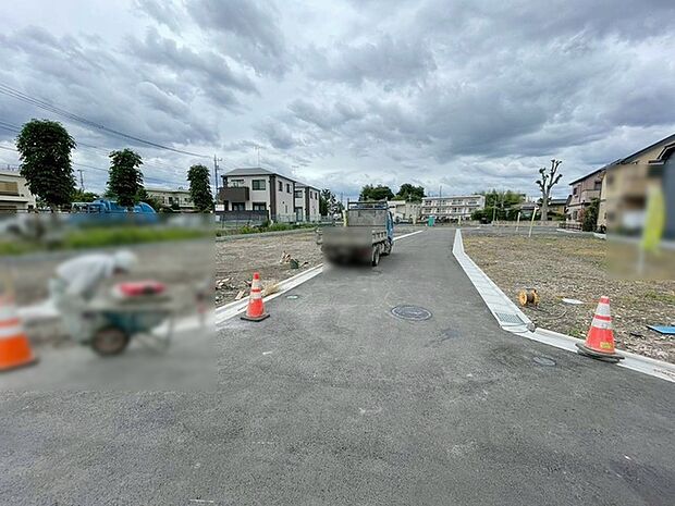 安心して暮らすことのできる住宅街。　住宅地の道路は一般に交通量が少なく車などの騒音が少ないため、住民にとって静かな生活環境が提供されます。 