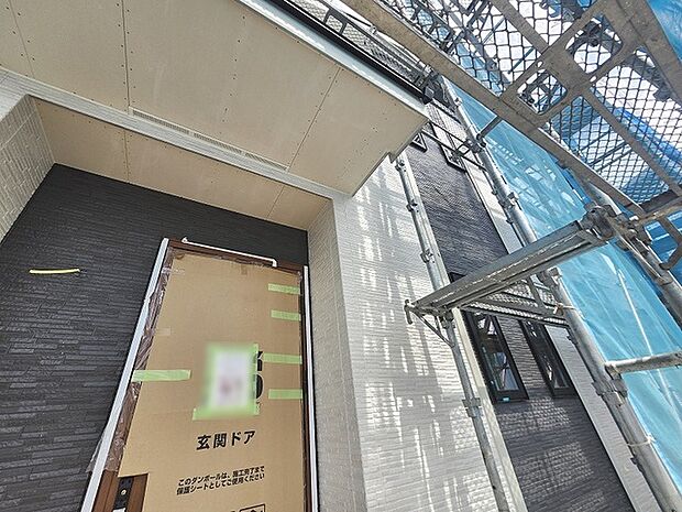 現在建物を建築中です、建築中の物件については現地確認の他、同施工会社の完成施工例のご案内、担当者のプレゼンテーションにてご検討ください。適切なご検討の方法をご説明させて頂きます。 