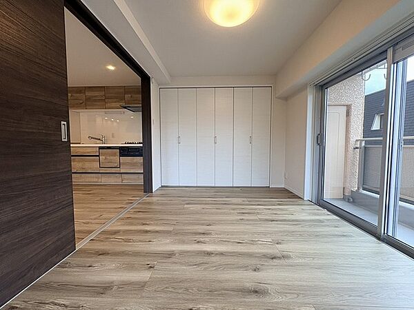 各お部屋に収納が設置されています。