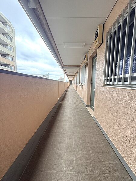 実際に室内をご見学頂くと生活のイメージが広がると思います。家具を置いたイメージや窓からの景色など。