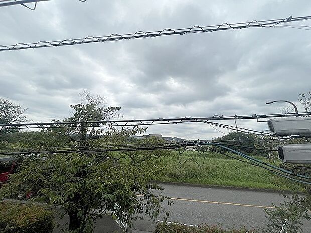 窓からの眺望です。実際に現地で眺望もご確認ください。