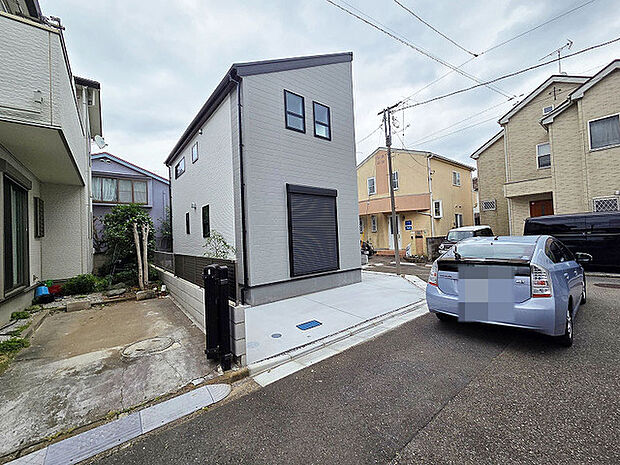 周辺は住宅が建ち並ぶ閑静な住宅街です。