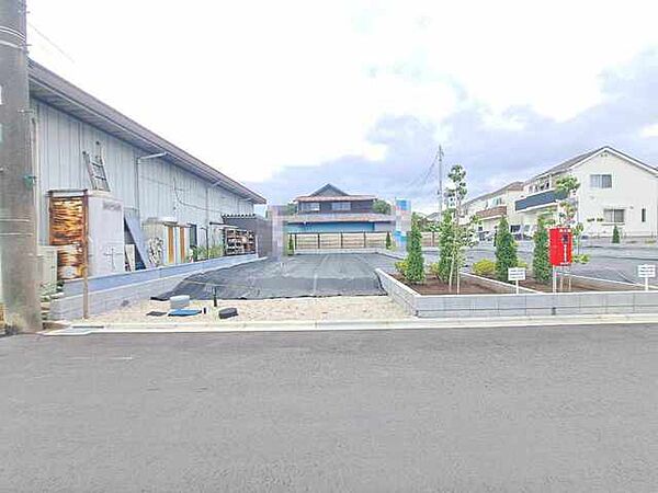 現地ご見学の際、スタッフが様々なご質問に対応いたします、周辺環境、前面道路、建築可能な建物について、ぜひご相談ください。